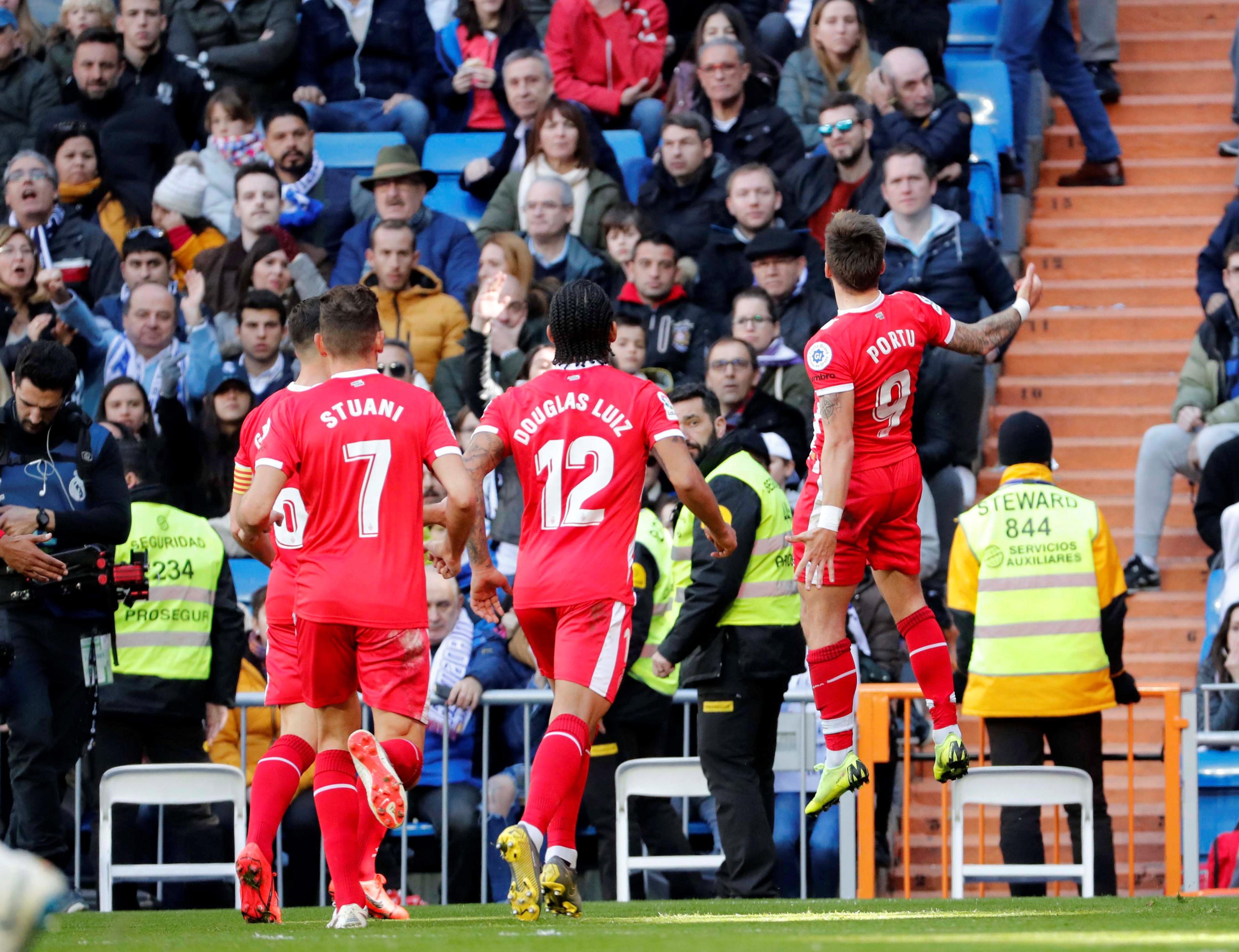 受新冠疫情 受新冠疫情